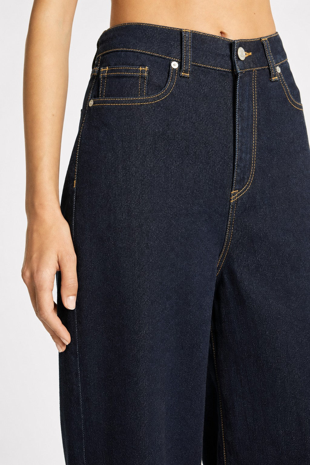 Vaquero wide leg azul oscuro en color Azul oscuro – detalle