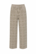 Vaquero de jacquard beige con estampado en relieve en color Beige – frontal invisible