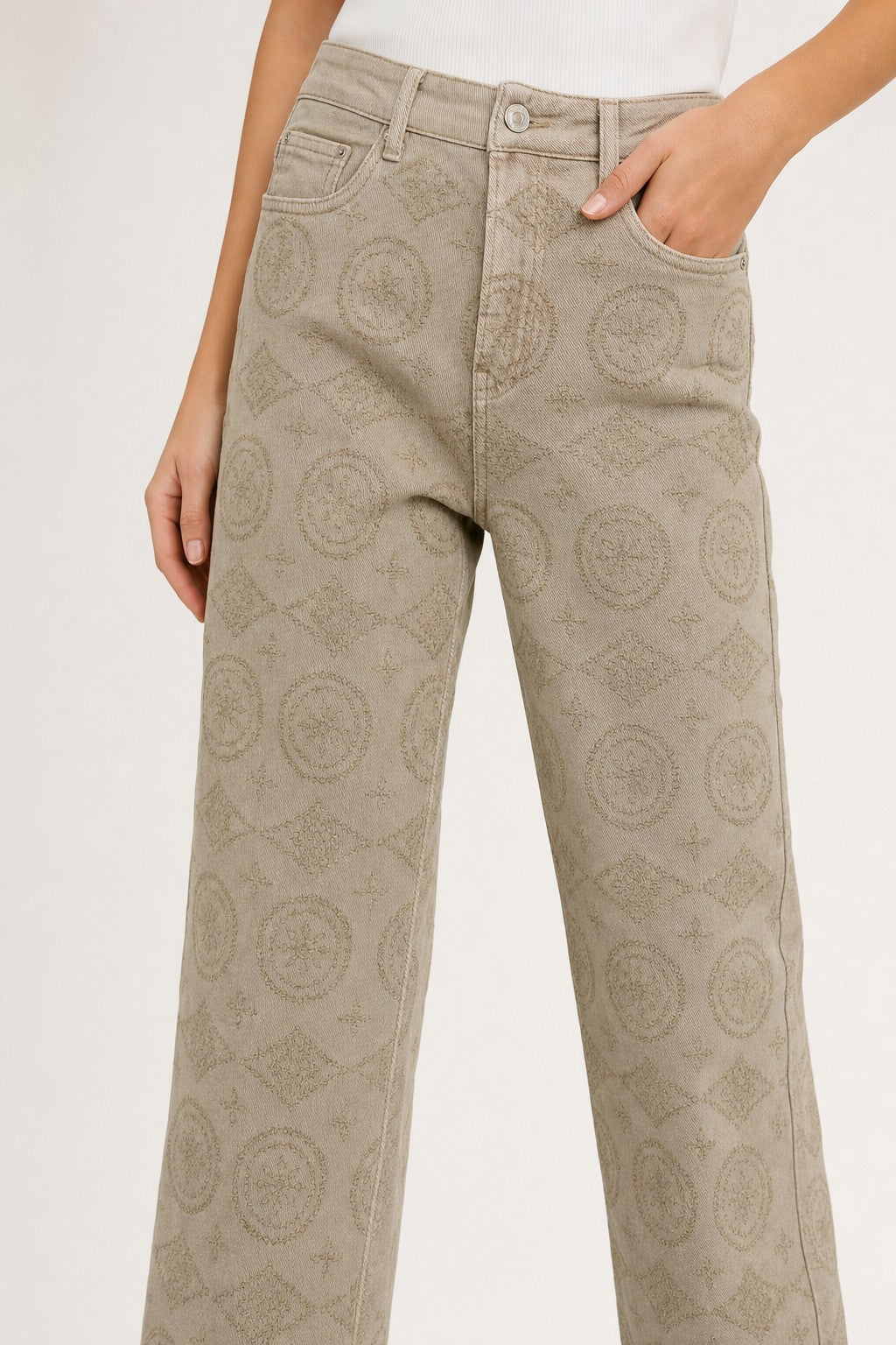 Vaquero de jacquard beige con estampado en relieve en color Beige – detalle