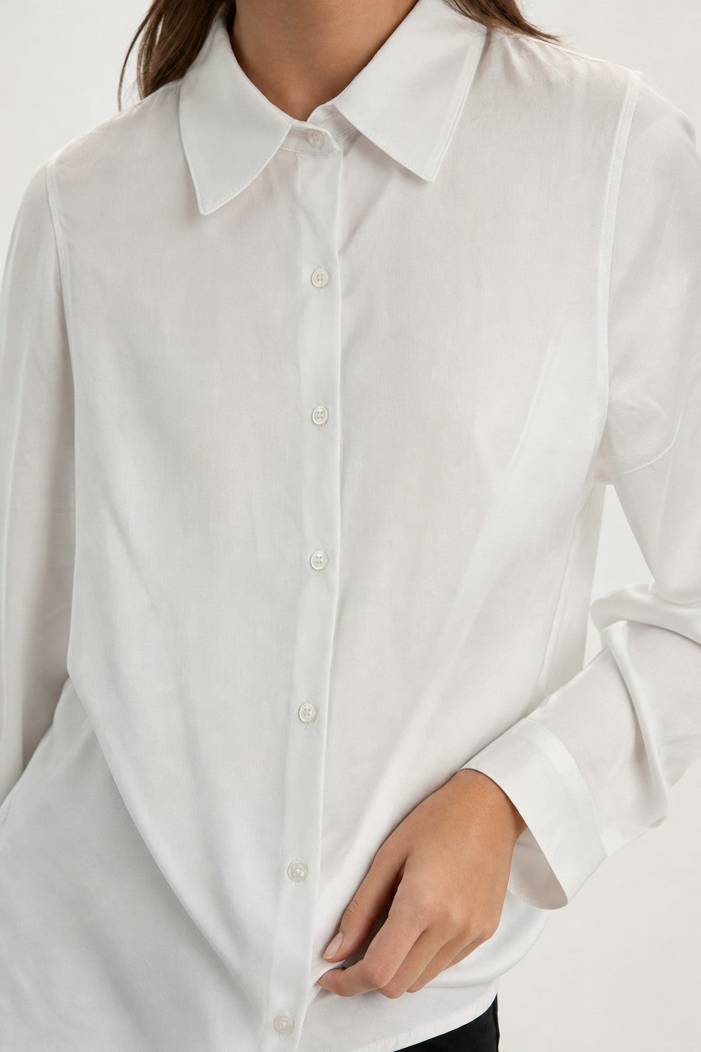 Camisa básica blanca en color Blanco – detalle