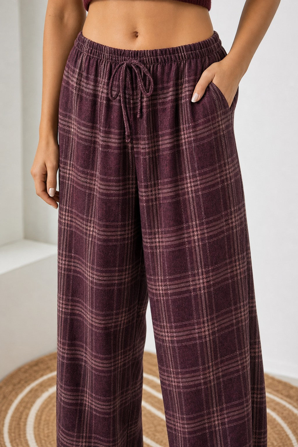 Pantalón jogger de cuadros en burdeos en color Burdeos (cuadros) – detalle