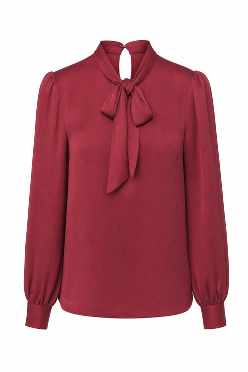 Blusa de satén con cuello lazada en burdeos en color Burdeos – frontal invisible