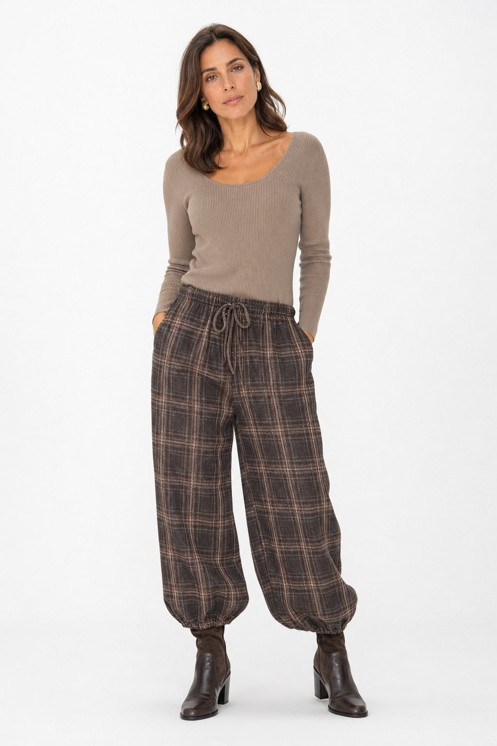 Pantalón bombacho de cuadros en marrón en color Marrón (cuadros) – modelo frontal